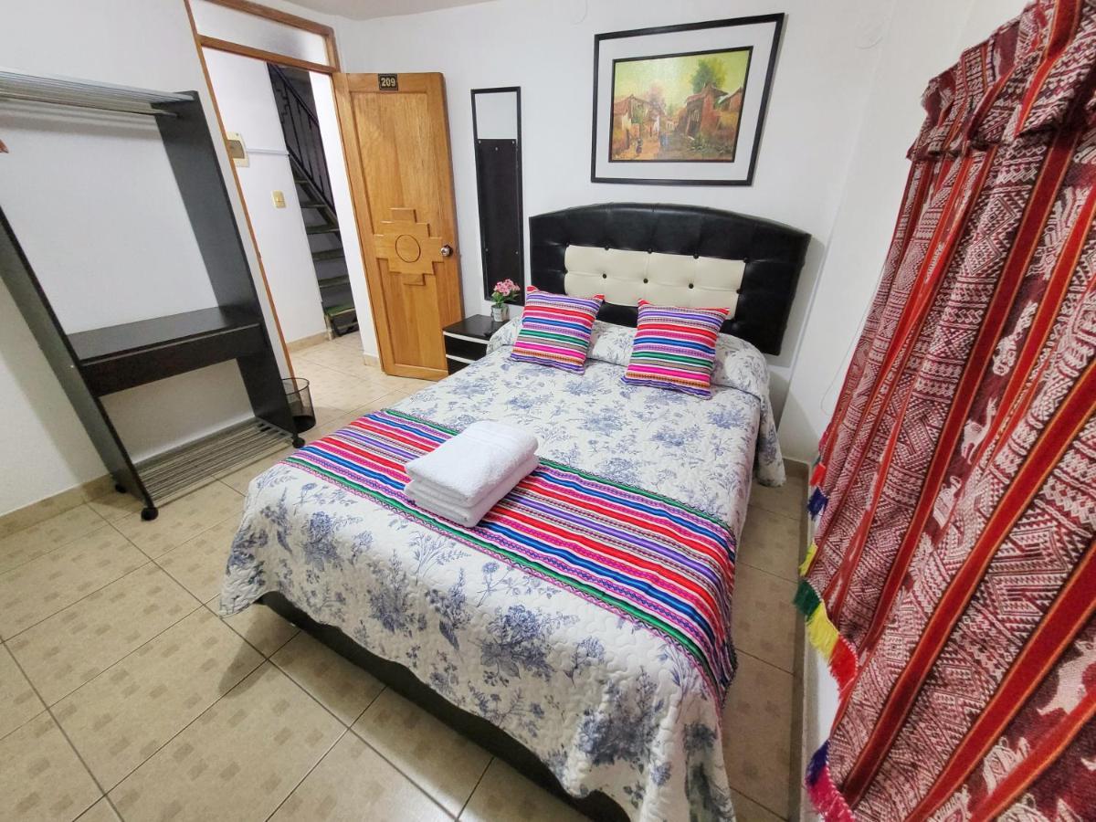 Hostal El Viajero En أويانتيتامْبو المظهر الخارجي الصورة