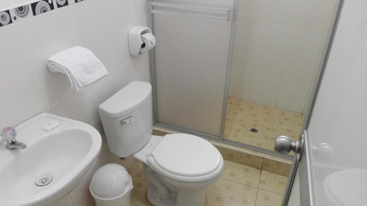 Hostal El Viajero En أويانتيتامْبو المظهر الخارجي الصورة
